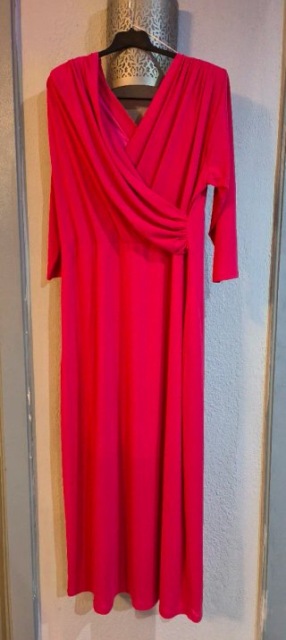 Vestidos y monos  de alta calidad con tallas y col