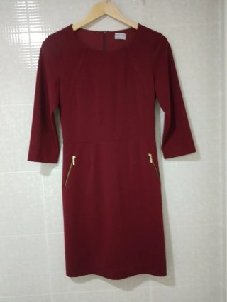 LOTE DE 6 VESTIDOS, 1 BLUSA, 1 FALDA Y 1 CHALECO.