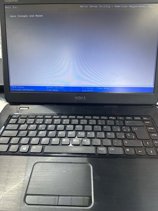 2 Dell Vostro 2520 Portátiles