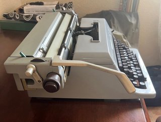 Máquina de escribir Olivetti Línea 88
