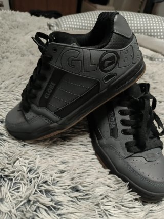 Zapatillas Globe Grises Talla 44.5