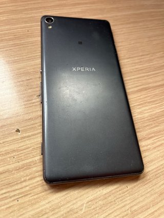 Sony Xperia Nero con Schermo Rotto