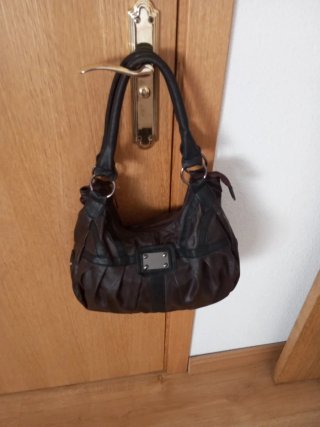 Bolso marrón de piel sintética