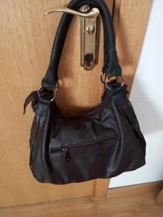 Bolso marrón de piel sintética