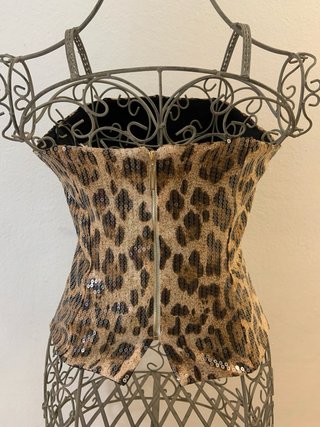 Corsé con lentejuelas estampado animal