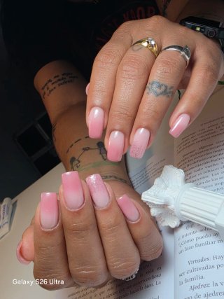Servicio de manicura y pedicura desde 30€ ☀️