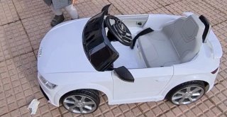Coche eléctrico infantil Audi TT RS