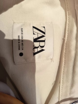Cazadora Zara oversize flecos y tachuelas