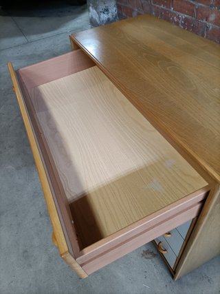 Cómoda 4 cajones madera y blanco