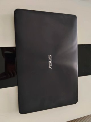 Portátil Asus Blanco y Negro