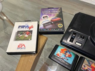 SEGA Mega Drive I + 2 Controller + Giochi