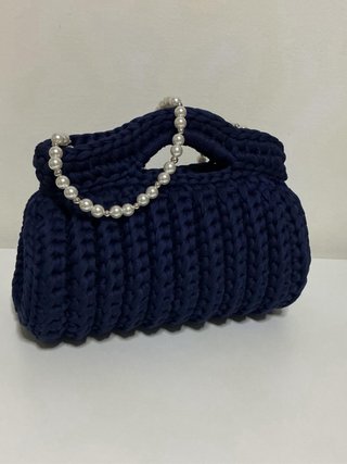Borsa uncinetto blu con perle