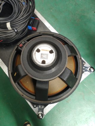 Altavoz cono subwoofer JBL 2243H