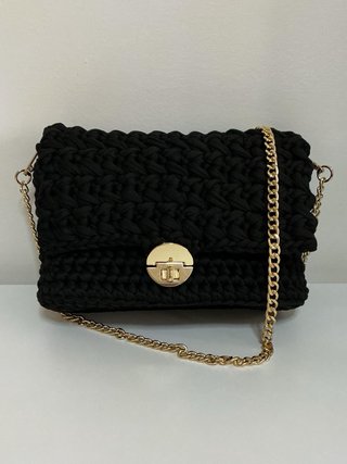 Borsa uncinetto nera con catena oro