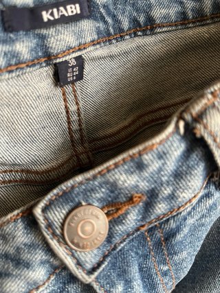 Pantalón corto vaquero bordado