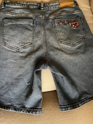 Pantalón corto vaquero bordado