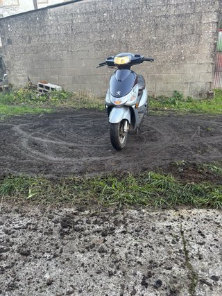 Peugeot V-Clic 2010 4t Scooter Automático
