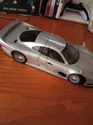 Coche de juguete Mercedes-Benz plateado