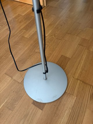 Lámpara de pie halógena gris
