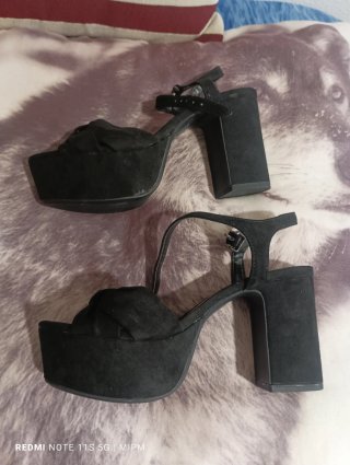Sandalias Bershka negras talla 37
