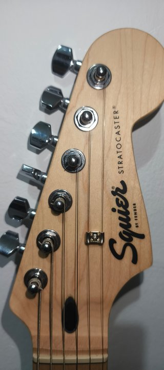 Guitarra Eléctrica Fender Squier Blanca