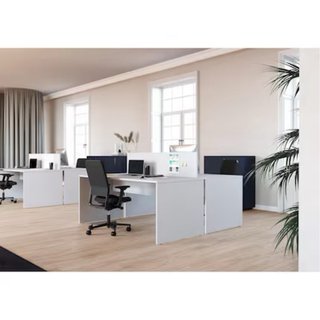 Mesa de oficina blanca moderna
