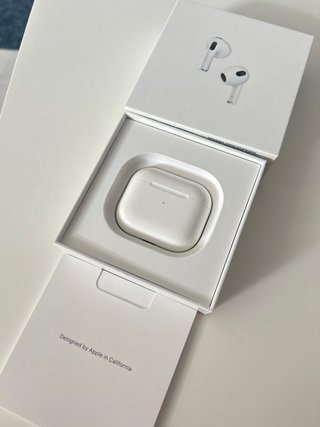 Airpods 3ª Gen con estuche de carga, caja y cable