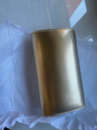 Bolso nuevo de mano dorado con cadena