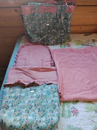 Conjunto ropa  carro bebé floral como nuevo