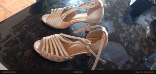 Zapatos de baile beige talla 39. Sin marca.