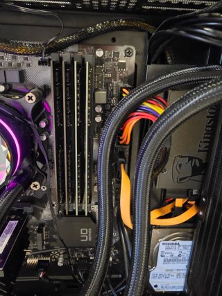 I3 10100f,32gb ram,240ssd,500hdd,liquida 360mm.