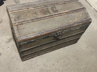 Baúl antiguo madera y metal S.XX