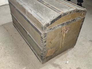 Baúl antiguo madera y metal S.XX