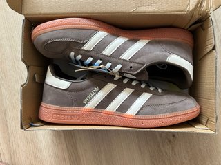 Adidas Spezial Marrones y Blancas