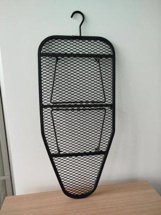 Mesa de planchar con funda estampada