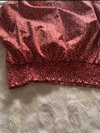 Falda vaquera y blusa estampada