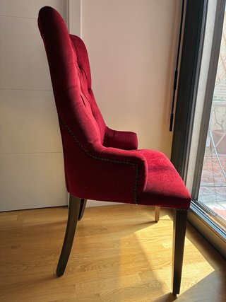 Sillón de terciopelo burdeos