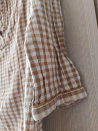 Blusa Stradivarius cuadros beige y marrón