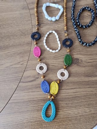 Lote Collares y Pulseras Madera y Abalorios