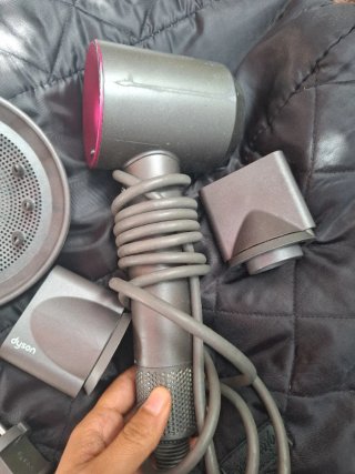 Secador Dyson Gris y Rosa con Accesorios