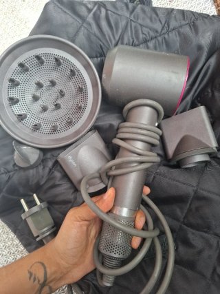 Secador Dyson Gris y Rosa con Accesorios