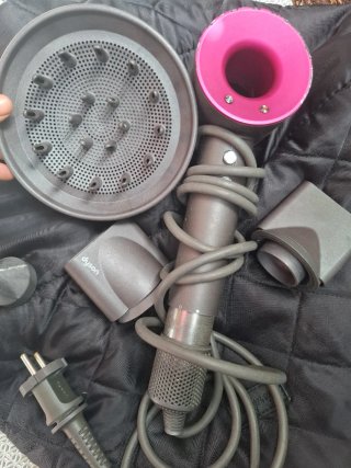 Secador Dyson Gris y Rosa con Accesorios