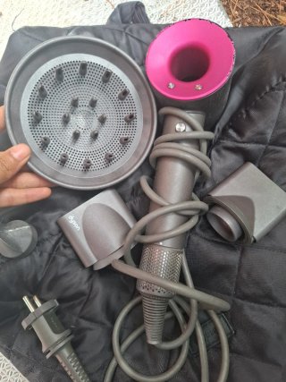Secador Dyson Gris y Rosa con Accesorios