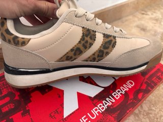 Zapatillas XTI beige con detalles en animal print