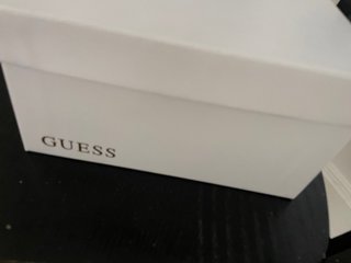 Caja de zapatos Guess blanca