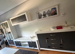 Mueble de salón blanco y negro