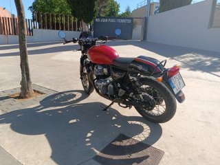 Royal Enfield Interceptor 650 Negra/Roja
