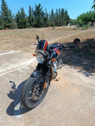 Royal Enfield Interceptor 650 Negra/Roja