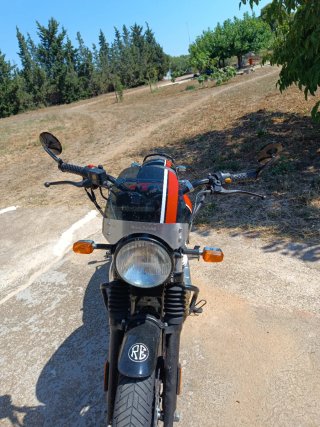 Royal Enfield Interceptor 650 Negra/Roja