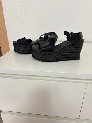 Sandalias cuña Camila's negras